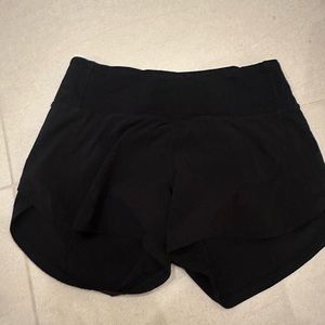 Super good condition size 2 lululemon black speed ups 4 in inseam mid rise